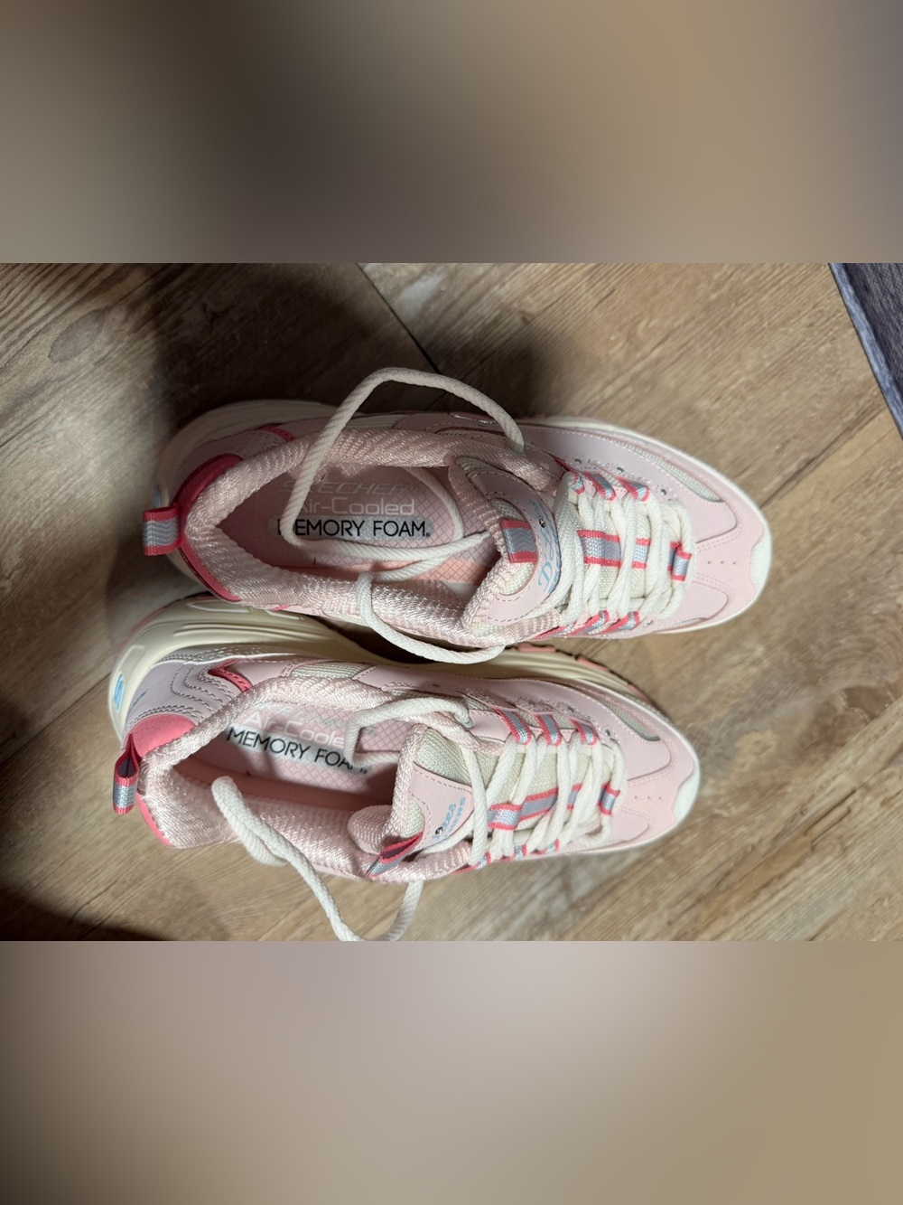 Women’s skechers shoes size 7.5 NWOT